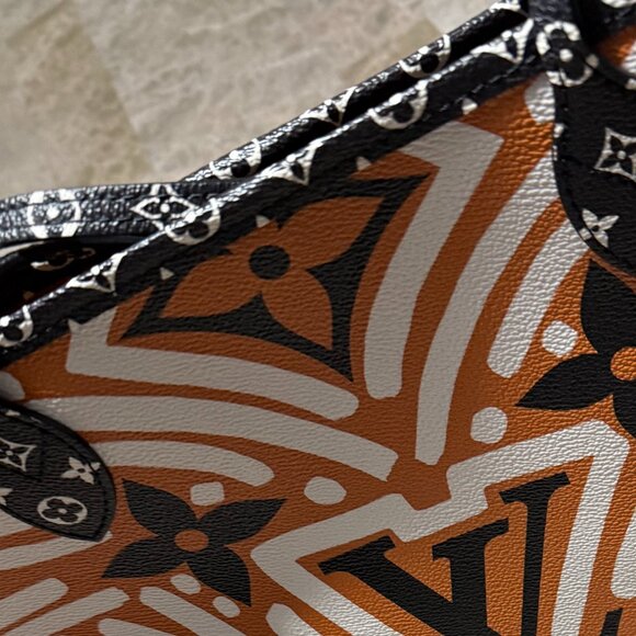 AUTHENTIC LOUIS VUITTON Crafty NEVERFULL-PRISTINE CONDITION - Picture 3 of 8